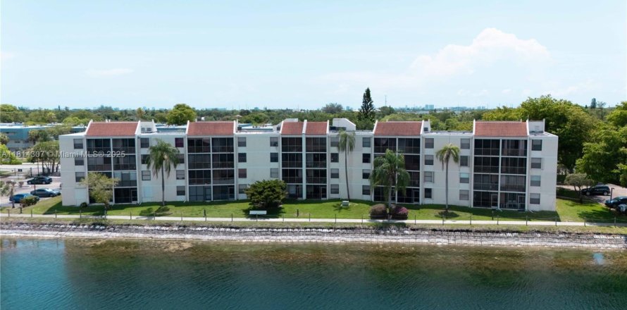 Condo in Oakland Park, Florida, 2 bedrooms  № 1770239