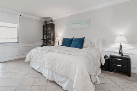 Condo in Oakland Park, Florida, 2 bedrooms  № 1770239 - photo 19