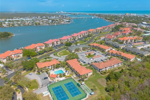 Condo in New Smyrna Beach, Florida, 1 bedroom № 2166469 - photo 23