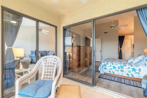 Condo in New Smyrna Beach, Florida, 1 bedroom № 2166469 - photo 20