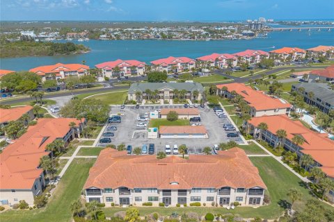 Condo in New Smyrna Beach, Florida, 1 bedroom № 2166469 - photo 28
