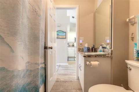 Condo in New Smyrna Beach, Florida, 1 bedroom № 2166469 - photo 17