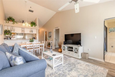 Condo in New Smyrna Beach, Florida, 1 bedroom № 2166469 - photo 9