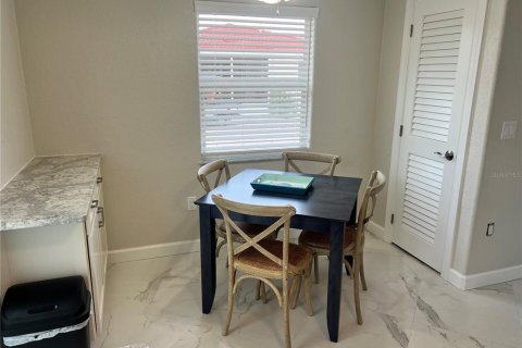 Villa ou maison à louer à Sarasota, Floride: 2 chambres, 87.42 m2 № 2125768 - photo 3