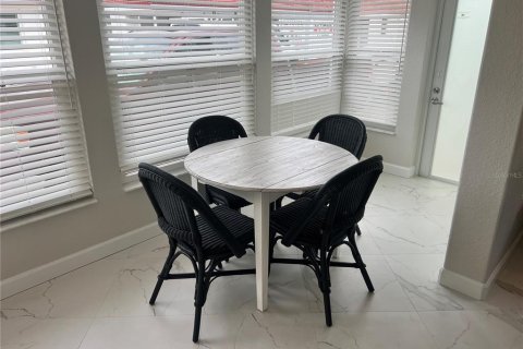 Villa ou maison à louer à Sarasota, Floride: 2 chambres, 87.42 m2 № 2125768 - photo 5