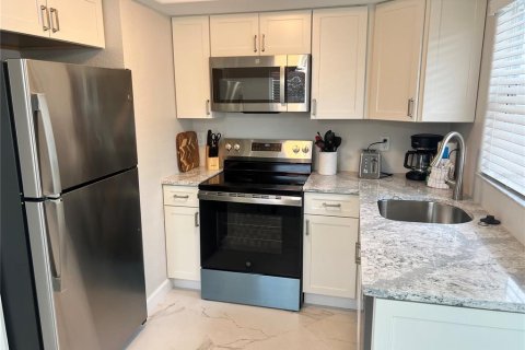 Villa ou maison à louer à Sarasota, Floride: 2 chambres, 87.42 m2 № 2125768 - photo 4