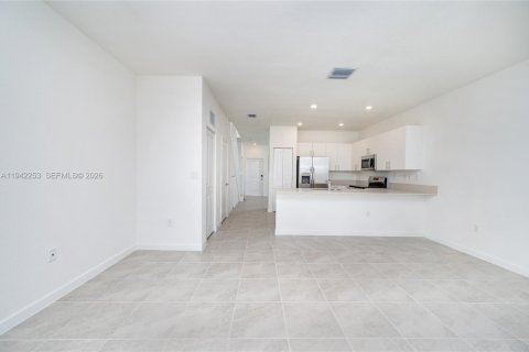 Touwnhouse à louer à Homestead, Floride: 3 chambres № 1999799 - photo 2