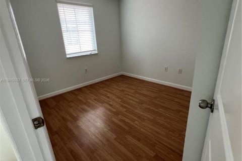 House in Miramar, Florida 3 bedrooms, 134.24 sq.m. № 2047021 - photo 17