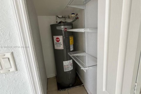 House in Miramar, Florida 3 bedrooms, 134.24 sq.m. № 2047021 - photo 21