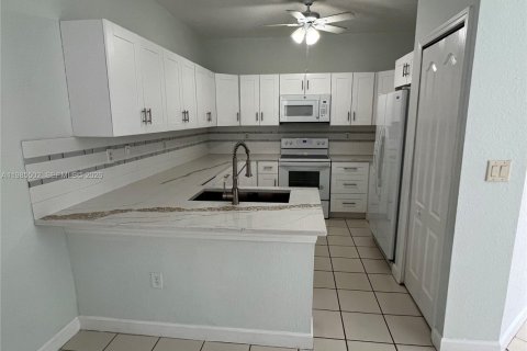 House in Miramar, Florida 3 bedrooms, 134.24 sq.m. № 2047021 - photo 2