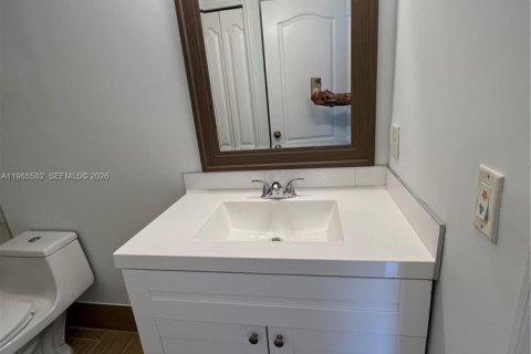 House in Miramar, Florida 3 bedrooms, 134.24 sq.m. № 2047021 - photo 23