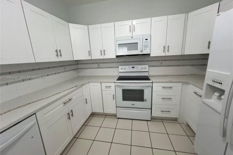 House in Miramar, Florida 3 bedrooms, 134.24 sq.m. № 2047021 - photo 4