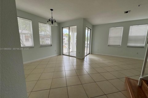 House in Miramar, Florida 3 bedrooms, 134.24 sq.m. № 2047021 - photo 7