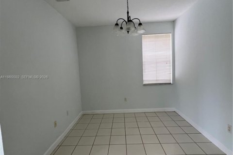 House in Miramar, Florida 3 bedrooms, 134.24 sq.m. № 2047021 - photo 12