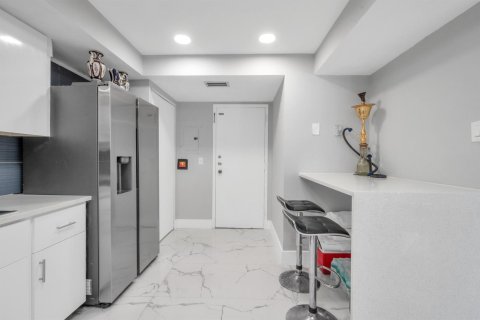 Condominio en venta en North Miami, Florida, 2 dormitorios, 121.14 m2 № 2338477 - foto 9