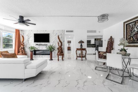 Condominio en venta en North Miami, Florida, 2 dormitorios, 121.14 m2 № 2338477 - foto 6