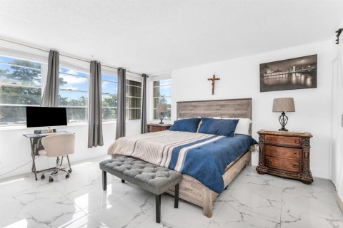 Condominio en venta en North Miami, Florida, 2 dormitorios, 121.14 m2 № 2338477 - foto 10