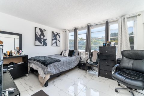 Condominio en venta en North Miami, Florida, 2 dormitorios, 121.14 m2 № 2338477 - foto 16