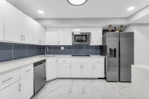Condominio en venta en North Miami, Florida, 2 dormitorios, 121.14 m2 № 2338477 - foto 8