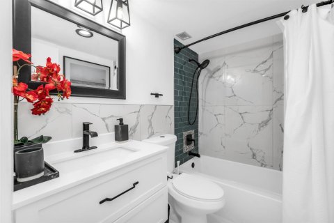 Condominio en venta en North Miami, Florida, 2 dormitorios, 121.14 m2 № 2338477 - foto 17