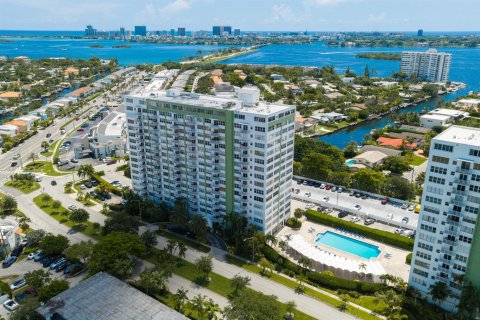 Condominio en venta en North Miami, Florida, 2 dormitorios, 121.14 m2 № 2338477 - foto 21