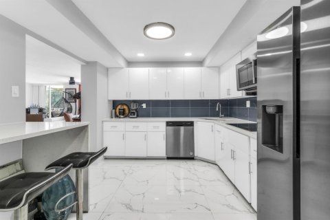 Condominio en venta en North Miami, Florida, 2 dormitorios, 121.14 m2 № 2338477 - foto 7