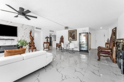 Condominio en venta en North Miami, Florida, 2 dormitorios, 121.14 m2 № 2338477 - foto 5