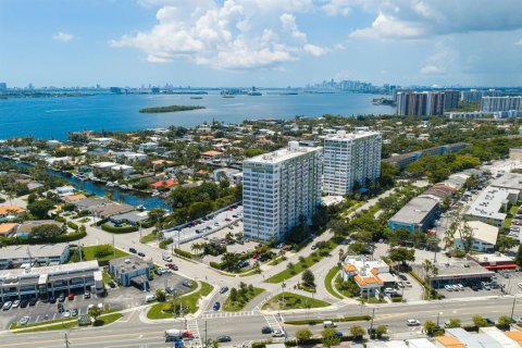 Condominio en venta en North Miami, Florida, 2 dormitorios, 121.14 m2 № 2338477 - foto 23