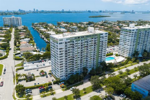Condominio en venta en North Miami, Florida, 2 dormitorios, 121.14 m2 № 2338477 - foto 20