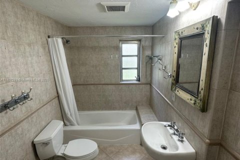 Купить коммерческую недвижимость в Корал-Гейблс, Флорида 196.02м2, № 1864816 - фото 13