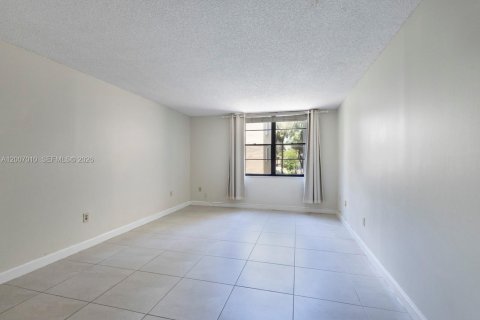 Condo in Miami, Florida, 1 bedroom  № 2170781 - photo 12
