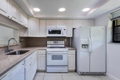 Condo in Miami, Florida, 1 bedroom  № 2170781 - photo 2
