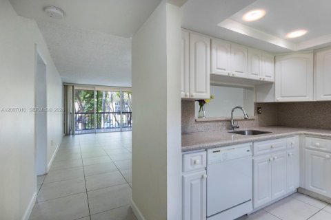 Condo in Miami, Florida, 1 bedroom  № 2170781 - photo 3