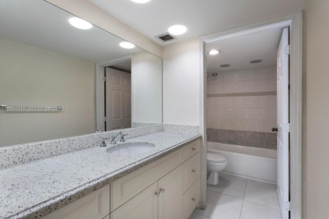 Condo in Miami, Florida, 1 bedroom  № 2170781 - photo 5