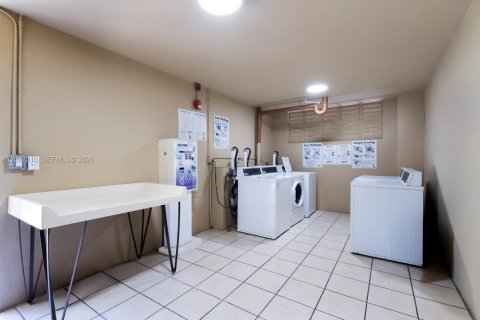 Condo in Miami, Florida, 1 bedroom  № 2170781 - photo 21
