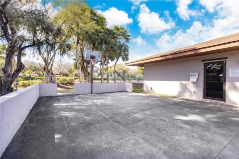 Condo in Miami, Florida, 1 bedroom  № 2170781 - photo 22