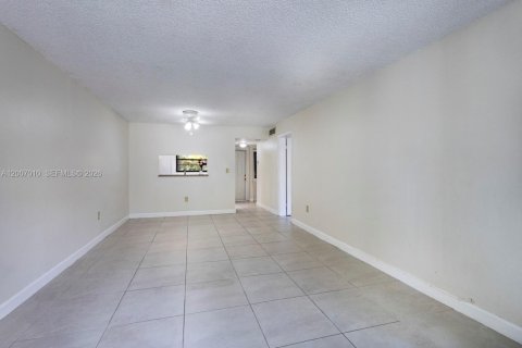 Condo in Miami, Florida, 1 bedroom  № 2170781 - photo 17