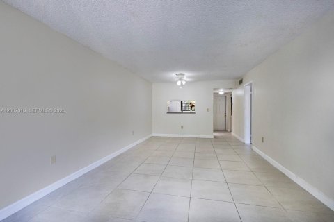 Condo in Miami, Florida, 1 bedroom  № 2170781 - photo 19
