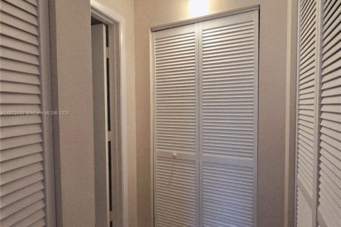 Condominio en alquiler en Greenacres, Florida, 1 dormitorio, 70.98 m2 № 2014296 - foto 7