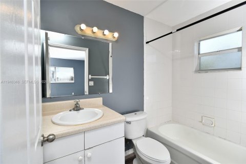 Купить коммерческую недвижимость в Лихай-Эйкерс, Флорида 184.69м2, № 2058108 - фото 18