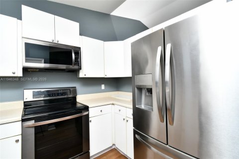 Купить коммерческую недвижимость в Лихай-Эйкерс, Флорида 184.69м2, № 2058108 - фото 26