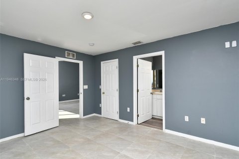 Купить коммерческую недвижимость в Лихай-Эйкерс, Флорида 184.69м2, № 2058108 - фото 17