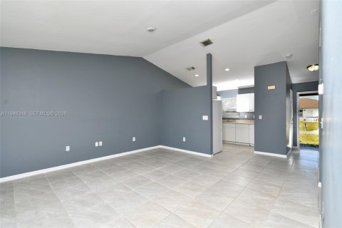 Купить коммерческую недвижимость в Лихай-Эйкерс, Флорида 184.69м2, № 2058108 - фото 20