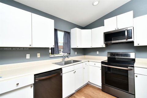 Купить коммерческую недвижимость в Лихай-Эйкерс, Флорида 184.69м2, № 2058108 - фото 25