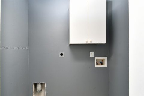 Купить коммерческую недвижимость в Лихай-Эйкерс, Флорида 184.69м2, № 2058108 - фото 13