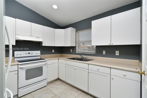 Купить коммерческую недвижимость в Лихай-Эйкерс, Флорида 184.69м2, № 2058108 - фото 10