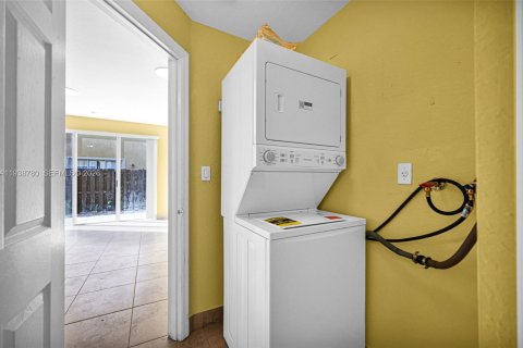 Touwnhouse à louer à Miami, Floride: 4 chambres, 183.85 m2 № 1996524 - photo 30