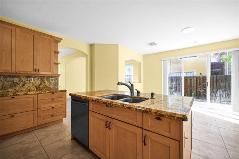 Touwnhouse à louer à Miami, Floride: 4 chambres, 183.85 m2 № 1996524 - photo 23