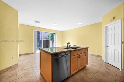 Touwnhouse à louer à Miami, Floride: 4 chambres, 183.85 m2 № 1996524 - photo 27