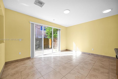 Touwnhouse à louer à Miami, Floride: 4 chambres, 183.85 m2 № 1996524 - photo 17